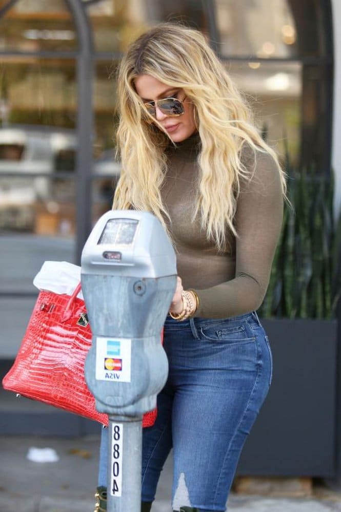 Khloe Kardashian ass 2