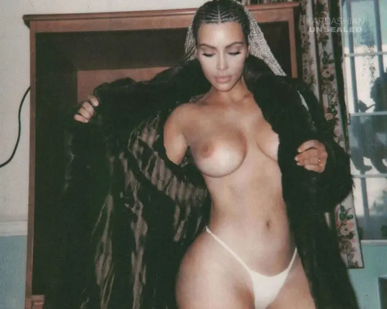 Kim Kardashian fully nude