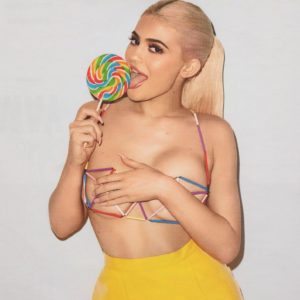 Kylie Jenner lollipop blowjob