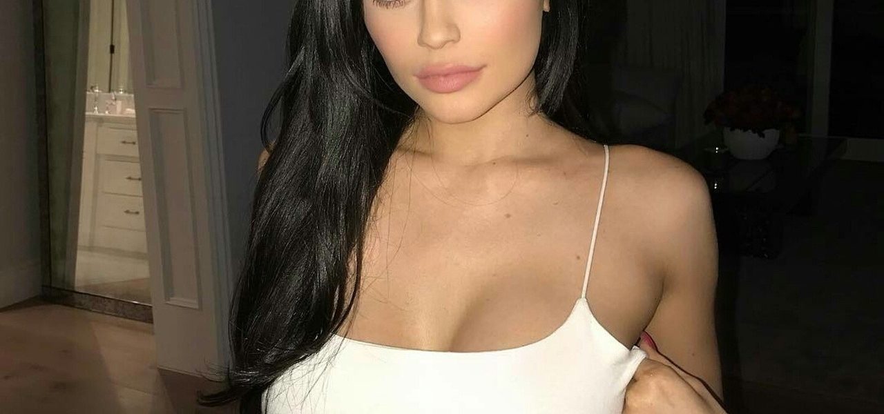 Kylie Jenner hot photo